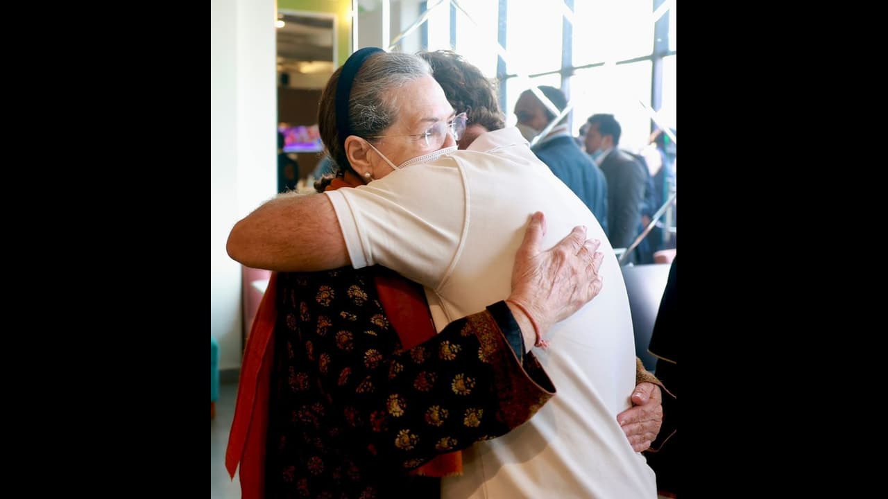 Rahul Gandhi Yatra: ராகுல் காந்தியின் பாரத் ஜோடோ யாத்திரையில் சோனியா, பிரியங்கா காந்தி இணைந்தனர்