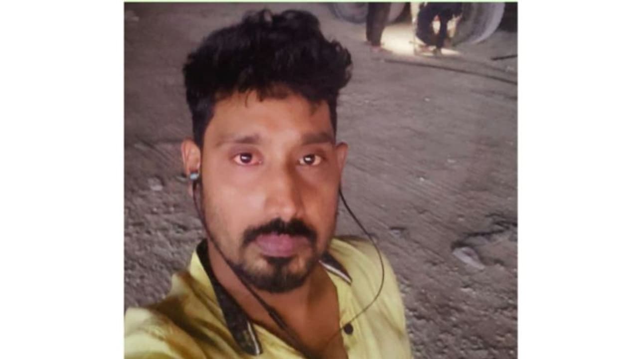 മാൻഹോളിൽ ഇറങ്ങിയ പ്രവാസി മലയാളി യുവാവ് വിഷ വാതകം ശ്വസിച്ച് മരിച്ചു മാൻഹോളിൽ ഇറങ്ങിയ പ്രവാസി മലയാളി യുവാവ് വിഷ വാതകം ശ്വസിച്ച് മരിച്ചു