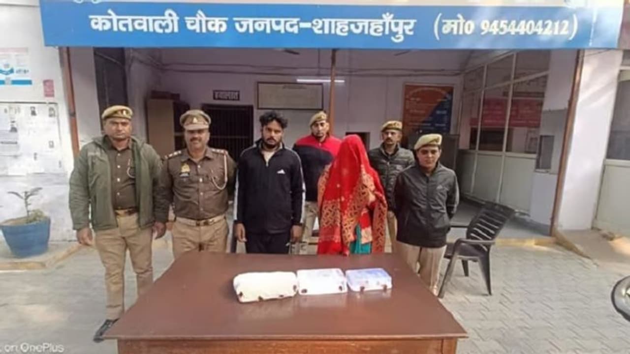 प्रेमी के साथ मिलकर मफलर से कसा पति का गला, पत्नी ने शादी के 20 दिन बाद ही चलती कार में युवक का किया ऐसा हाल