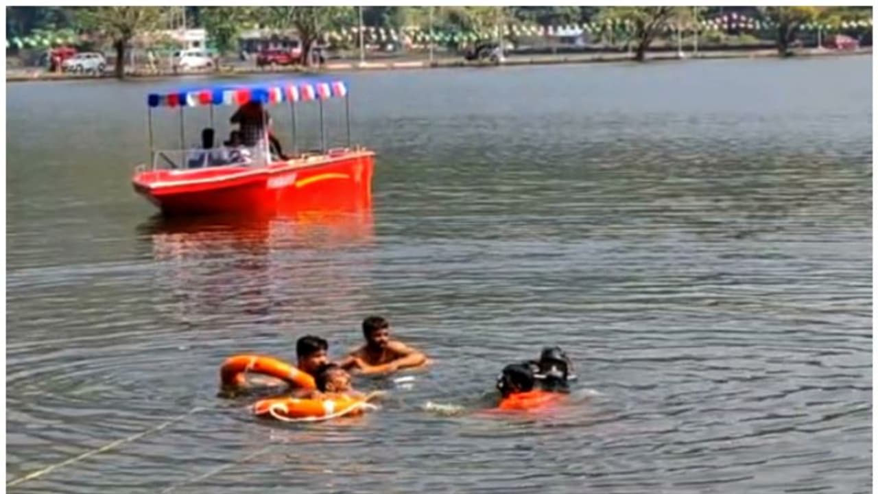 മലയാറ്റൂരിൽ ഓടിക്കൊണ്ടിരുന്ന കാർ ചിറയിലേക്ക് വീണു, രണ്ടു പേർ മരിച്ചു