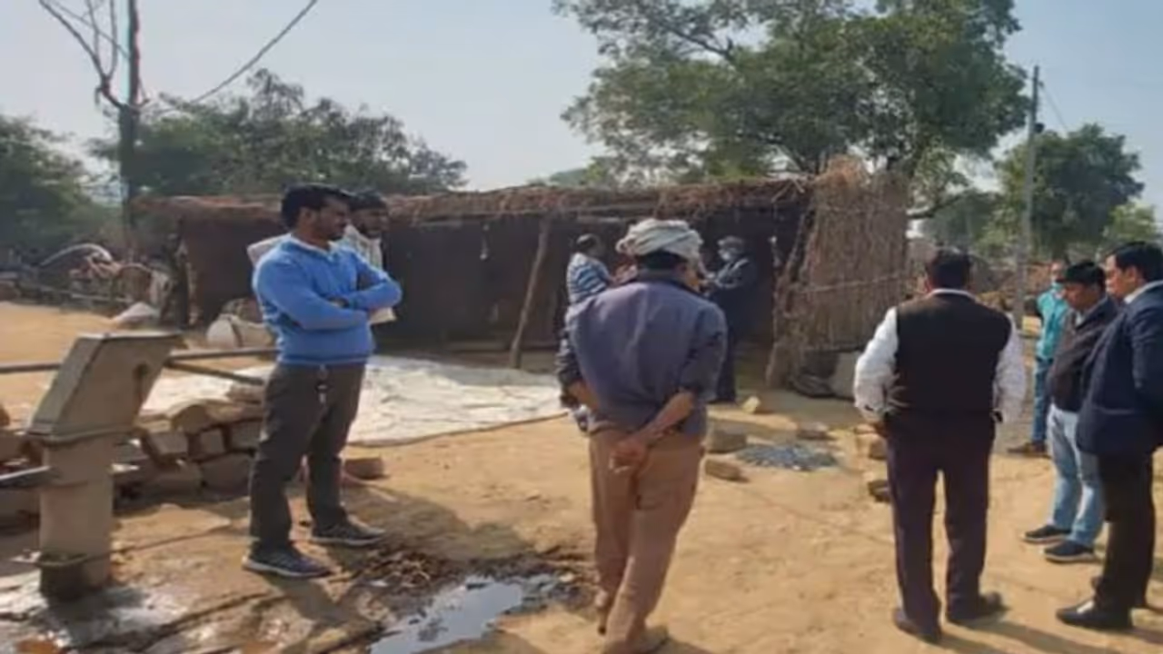 रहस्यमयी बीमारी से तीन दिन में एक परिवार के तीन बच्चों की मौत, सहमे लोग बोले कुलदेवी ने नाराज होकर ली जान रहस्यमयी बीमारी से तीन दिन में एक परिवार के तीन बच्चों की मौत, सहमे लोग बोले कुलदेवी ने नाराज होकर ली जान