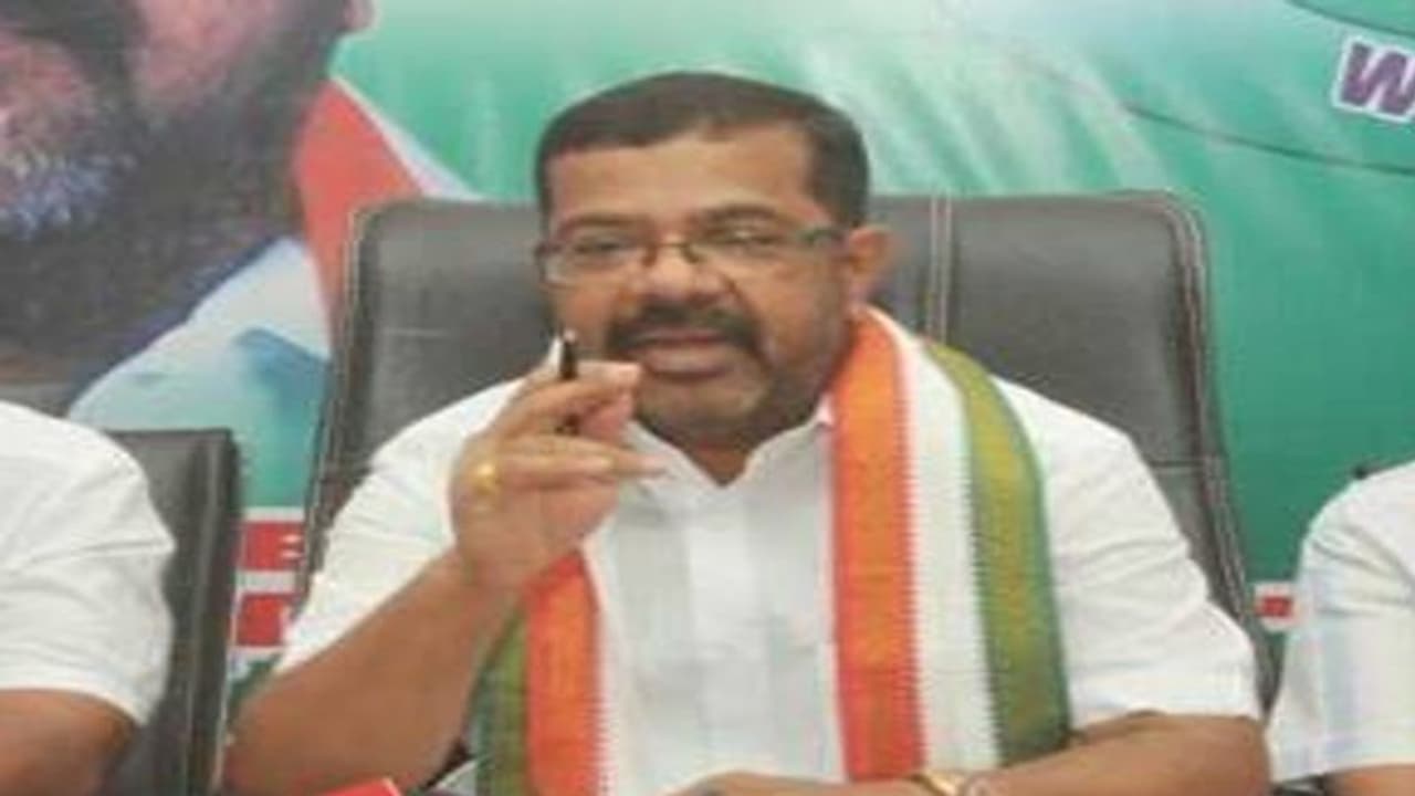 ఇందిరమ్మ ఇళ్లు కాజేసింది ఎవరు?.. వరంగల్‌లో పోస్టర్ల కలకలం.. పోలీసుకు ఫిర్యాదు చేసిన రాజేందర్ రెడ్డి