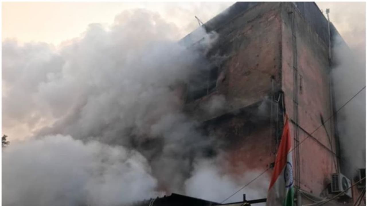 ദില്ലി വികാസ്പുരിയിൽ വൻ തീപിടിത്തം; രക്ഷാപ്രവര്‍ത്തനത്തിന് 18 ഫയര്‍ എഞ്ചിനുകള്‍ 