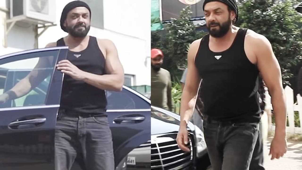 200 करोड़ में बन रही इस फिल्म से साउथ सिनेमा में एंट्री लेंगे बॉबी देओल, सामने आया जबर्दस्त लुक 200 करोड़ में बन रही इस फिल्म से साउथ सिनेमा में एंट्री लेंगे बॉबी देओल, सामने आया जबर्दस्त लुक