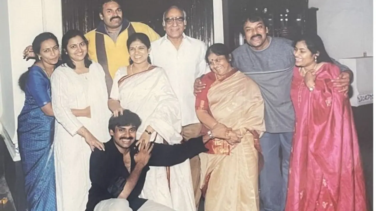 సంవత్సరీకం రోజున తండ్రిని గుర్తు చేసుకున్న చిరు.. ఎమోషనల్ పోస్ట్ వైరల్ సంవత్సరీకం రోజున తండ్రిని గుర్తు చేసుకున్న చిరు.. ఎమోషనల్ పోస్ట్ వైరల్