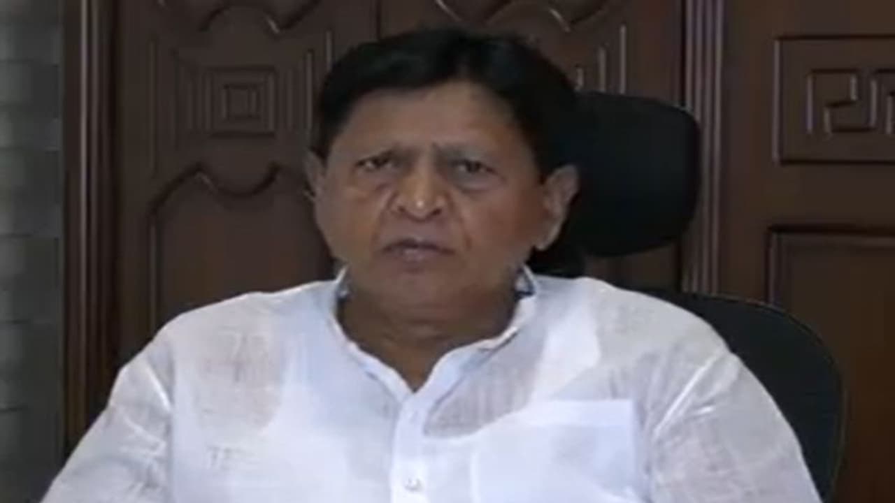 పార్టీకి విరుద్దంగా పనిచేస్తే మధుయాష్కిపై చర్యలు తప్పవు.. మాజీ మంత్రి సుదర్శన్ రెడ్డి పార్టీకి విరుద్దంగా పనిచేస్తే మధుయాష్కిపై చర్యలు తప్పవు.. మాజీ మంత్రి సుదర్శన్ రెడ్డి