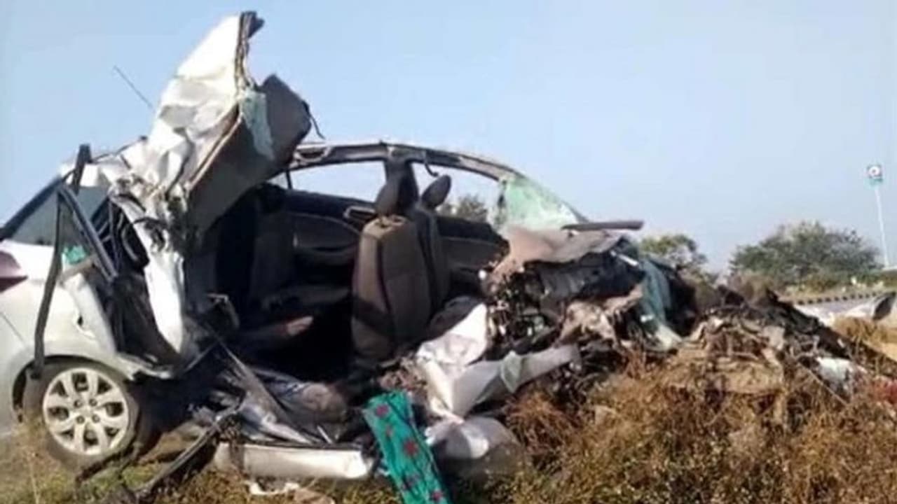 बैतूल में बड़ा सड़क हादसा, तेज रफ़्तार ट्रक और कार की टक्कर, गर्भवती समेत चार की दर्दनाक मौत बैतूल में बड़ा सड़क हादसा, तेज रफ़्तार ट्रक और कार की टक्कर, गर्भवती समेत चार की दर्दनाक मौत