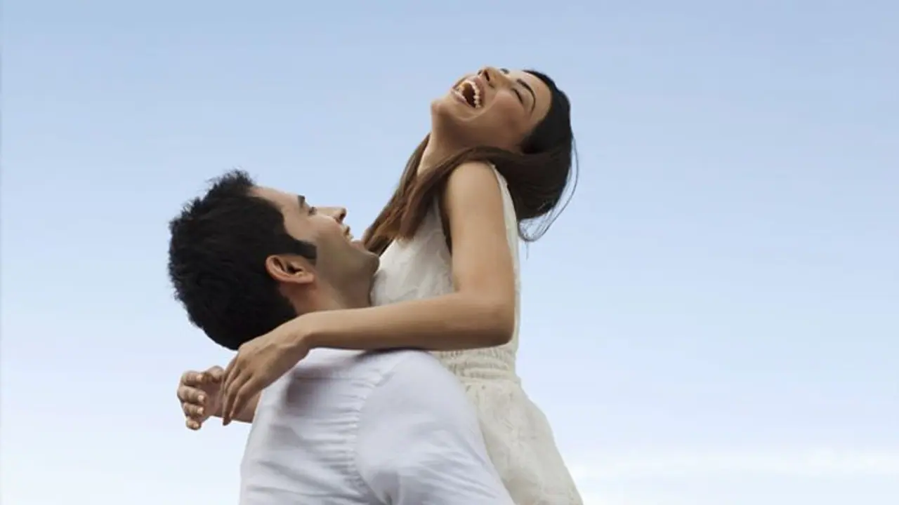 दिखना है सबसे अलग और आकर्षक, तो 10 लक्षण को अपने अंदर करें शामिल