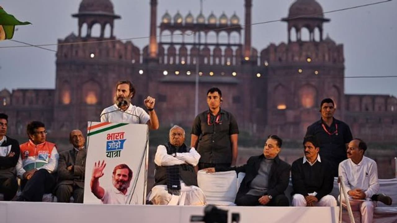 ഇത് മോദി സർക്കാരല്ല, അംബാനി അദാനി സർക്കാർ; ശ്രദ്ധ തിരിക്കാൻ ഹിന്ദു മുസ്ലിം വിദ്വേഷം പടർത്തുകയാണെന്നും രാഹുൽ