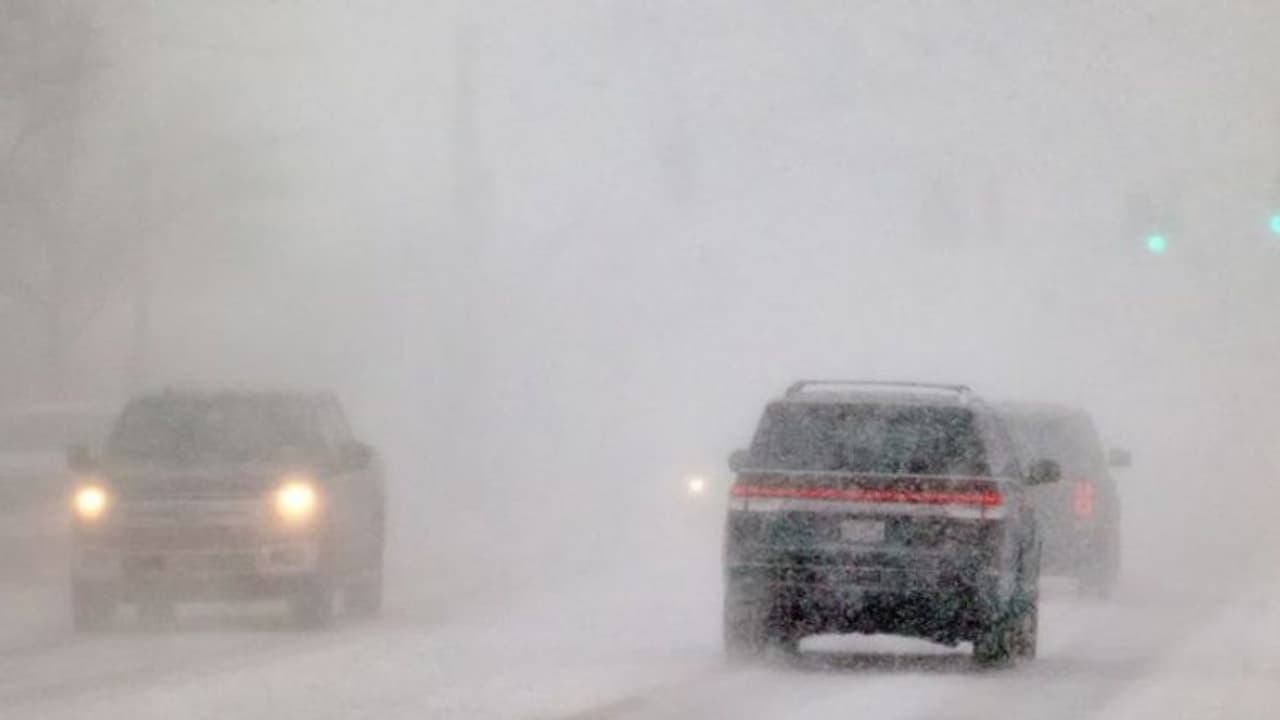 അമേരിക്കയിൽ അതിശൈത്യം: ശീതക്കാറ്റിൽ 19 മരണം, രണ്ട് കോടിയോളം ജനങ്ങളെ ബാധിച്ചു അമേരിക്കയിൽ അതിശൈത്യം: ശീതക്കാറ്റിൽ 19 മരണം, രണ്ട് കോടിയോളം ജനങ്ങളെ ബാധിച്ചു