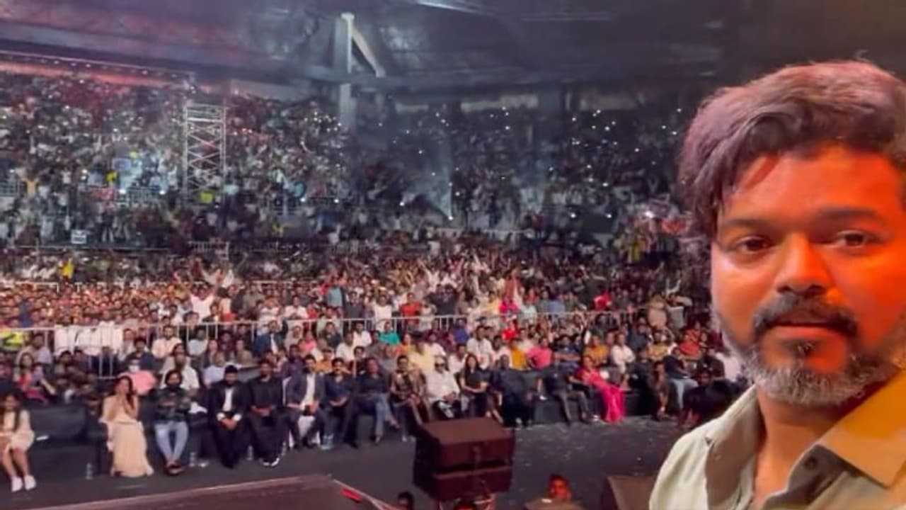 தன் நெஞ்சில் குடியிருக்கும் ரசிகர்களுடன்... விஜய் எடுத்துக்கொண்ட மாஸான செல்ஃபி வீடியோ இதோ