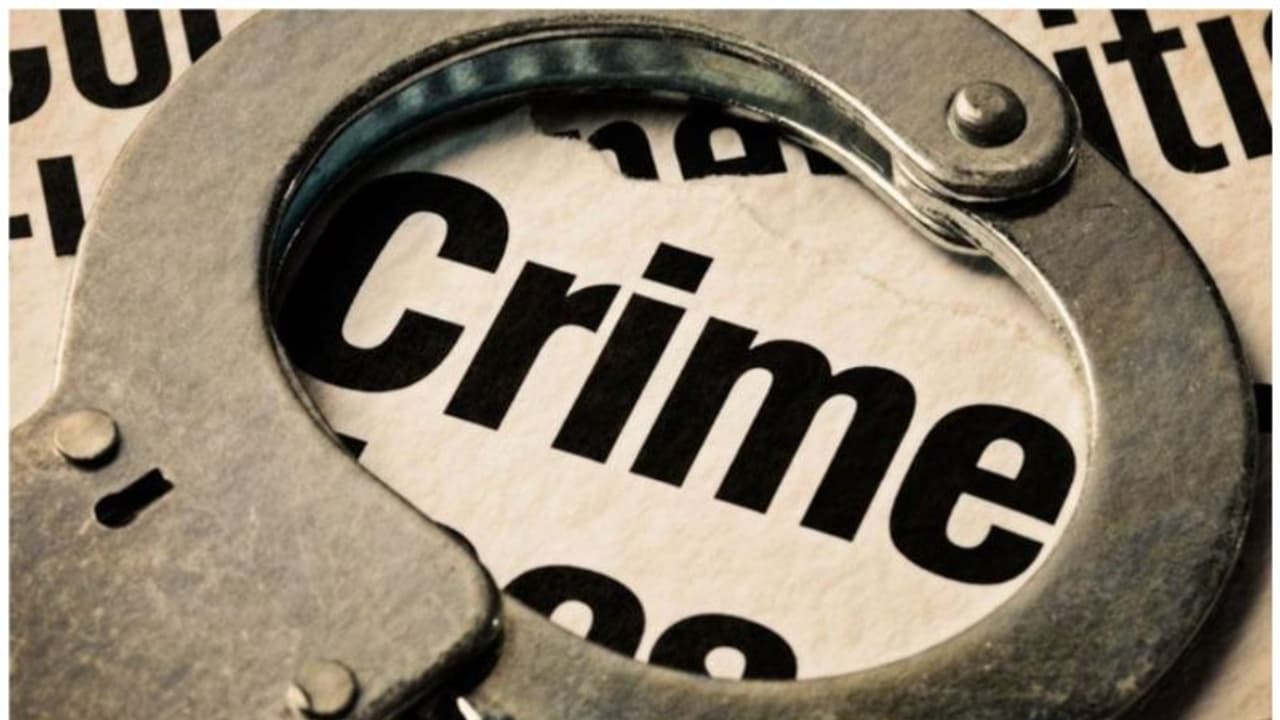 ఏడేళ్ల బాలిక ప్రాణాలు తీసిన సవతి తల్లి.. కారణం విని షాకైన పోలీసులు ఏడేళ్ల బాలిక ప్రాణాలు తీసిన సవతి తల్లి.. కారణం విని షాకైన పోలీసులు