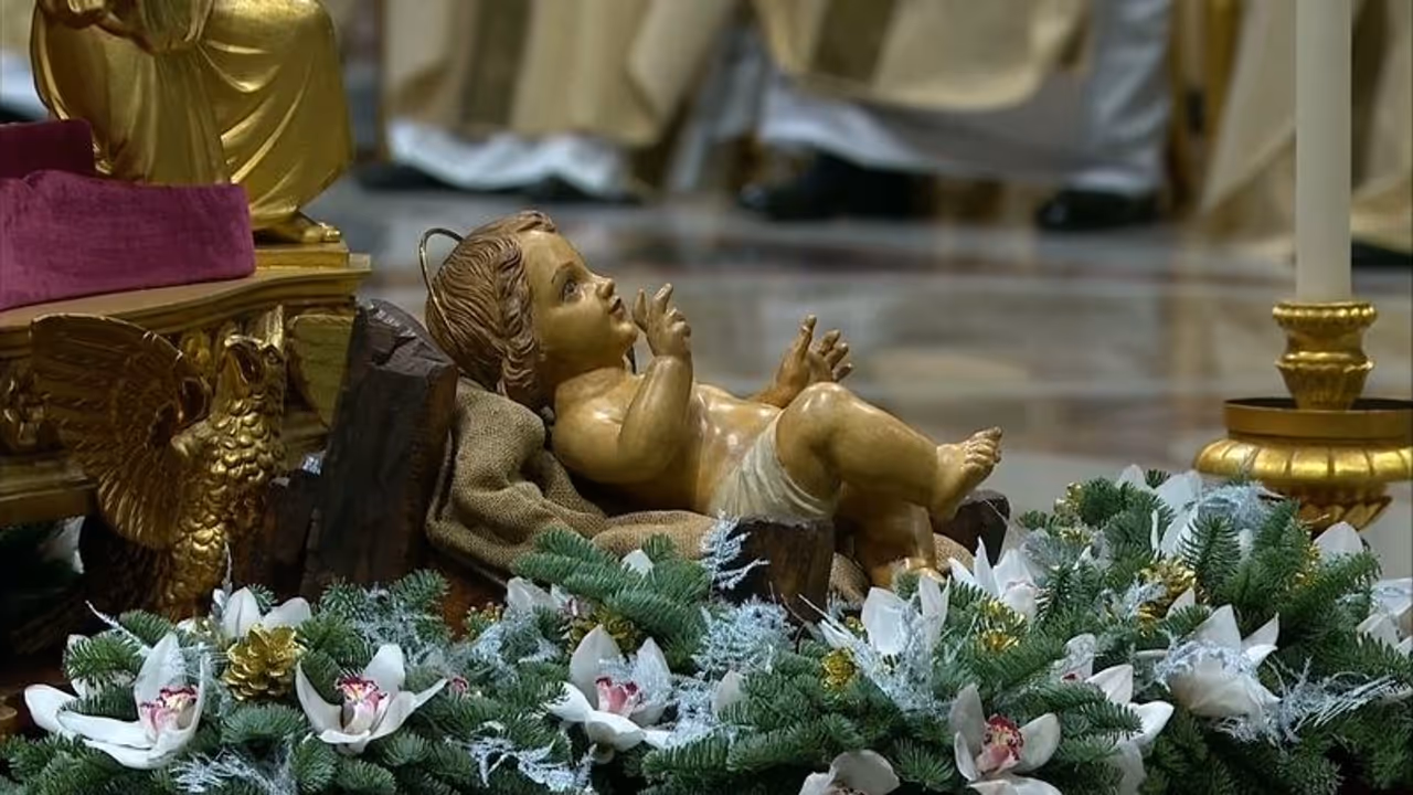 തിരുപ്പിറവിയുടെ ഓർമ്മയിൽ ഇന്ന് ക്രിസ്മസ്; യുക്രൈൻ യുദ്ധം ക്രിസ്മസ് സന്ദേശത്തിൽ പരാമർശിച്ച് മാർപാപ്പ തിരുപ്പിറവിയുടെ ഓർമ്മയിൽ ഇന്ന് ക്രിസ്മസ്; യുക്രൈൻ യുദ്ധം ക്രിസ്മസ് സന്ദേശത്തിൽ പരാമർശിച്ച് മാർപാപ്പ