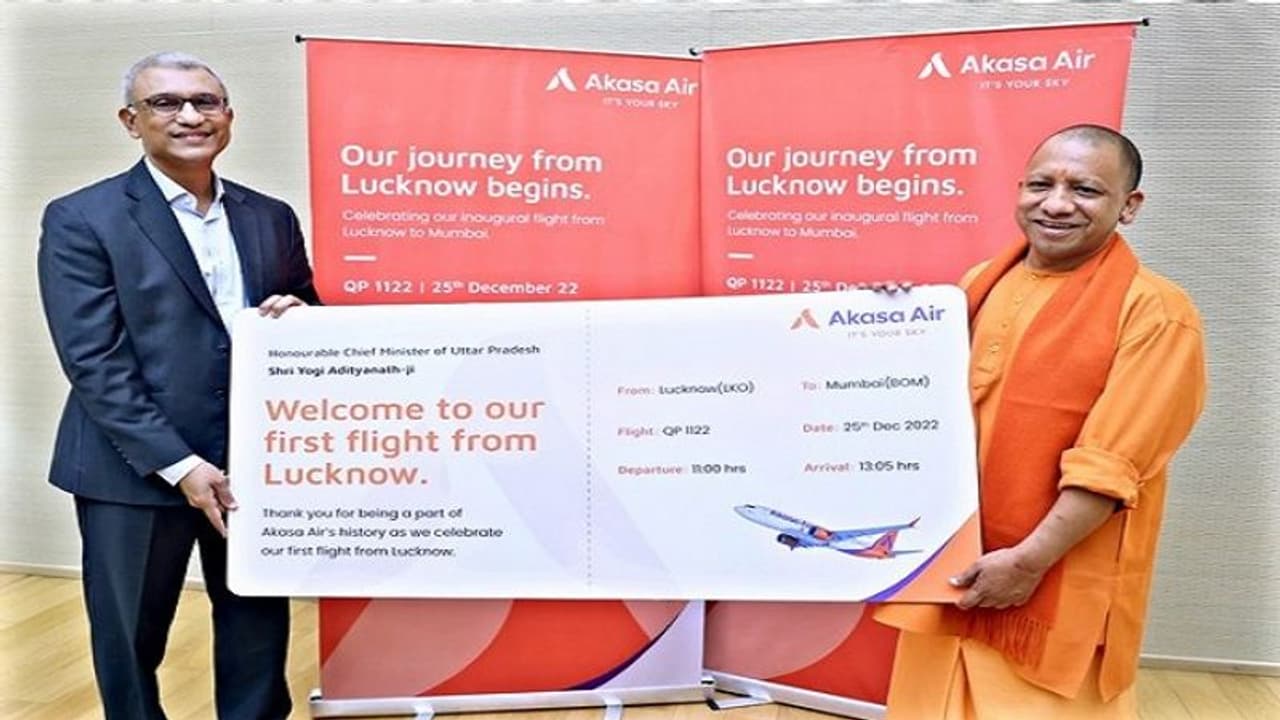 लखनऊ: सीएम योगी ने की अकासा एयरलाइंस की शुरूआत, बेंगलुरु लखनऊ मुंबई रूट में भरेगा उड़ान