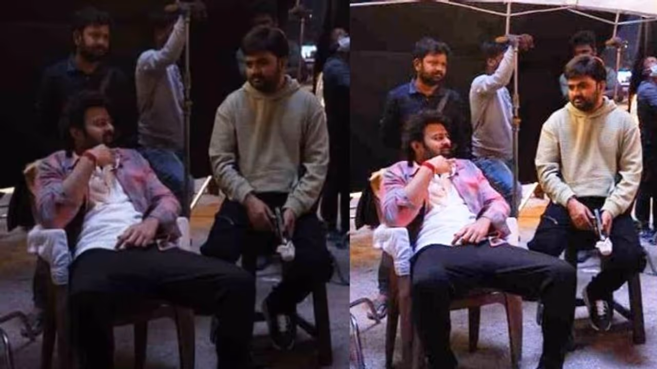 వైరల్ అవుతున్న ప్రభాస్ లుక్.. రాజా డీలక్స్ షూటింగ్ విజ్యువల్స్ లీక్ వైరల్ అవుతున్న ప్రభాస్ లుక్.. రాజా డీలక్స్ షూటింగ్ విజ్యువల్స్ లీక్