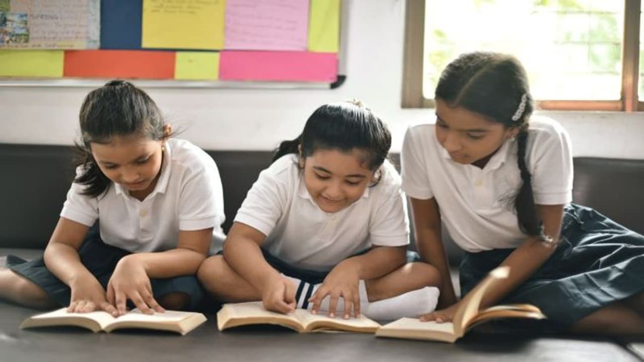 मातृभाषा में पढ़ाई बच्चों के सोचने, समझने, तर्क करने और रिसर्च करने की क्षमता बढ़ा देगी अमित शाह मातृभाषा में पढ़ाई बच्चों के सोचने, समझने, तर्क करने और रिसर्च करने की क्षमता बढ़ा देगी अमित शाह