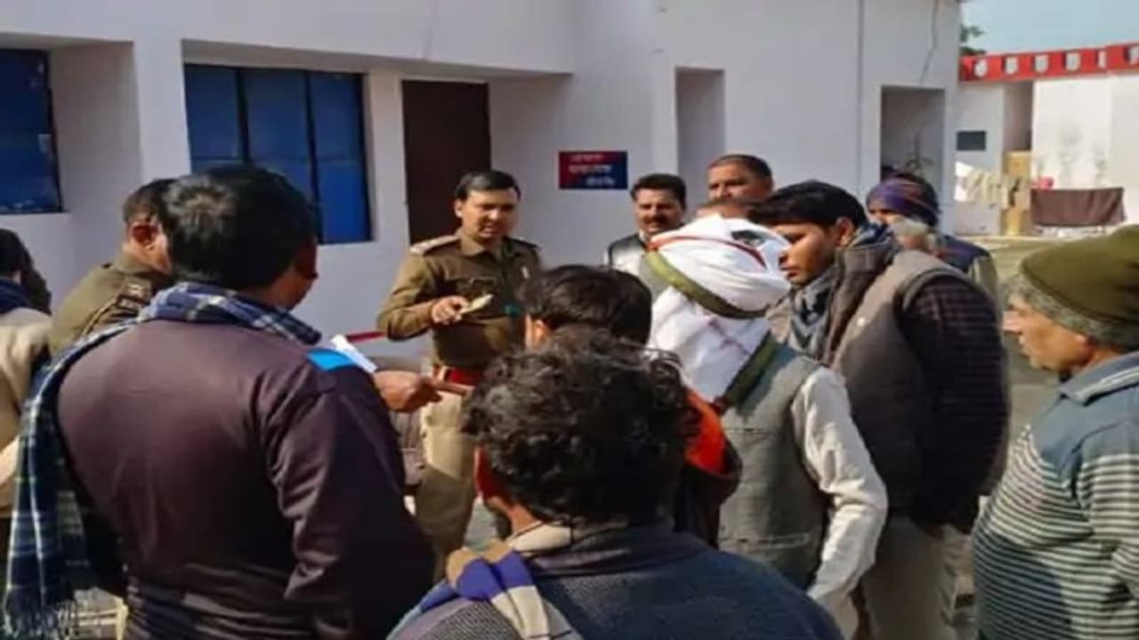 औरैया: निजी फोटो वायरल होने पर छात्रा ने किया सुसाइड, पिता बोले स्कूल आते जाते समय मनचले करते थे ऐसी करतूत