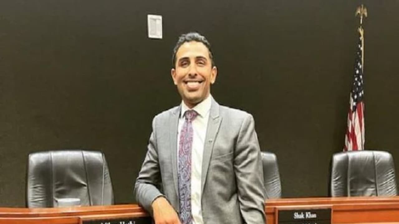 पंजाबी लाल ने कर दिया कमाल: मिकी होथी ने कैलिफोर्निया में पहला सिख मेयर बन रच दिया इतिहास पंजाबी लाल ने कर दिया कमाल: मिकी होथी ने कैलिफोर्निया में पहला सिख मेयर बन रच दिया इतिहास