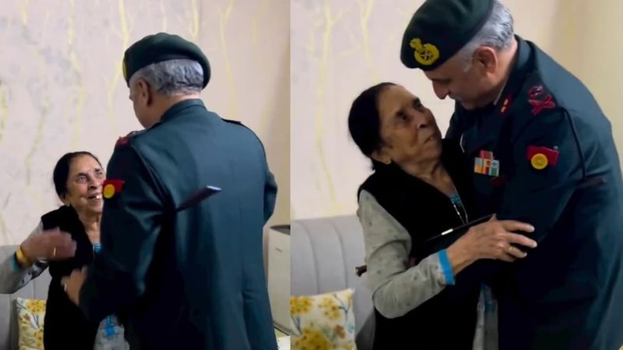 ನಿವೃತ್ತಿಗೂ ಮೊದಲು ಅಮ್ಮನಿಗೆ ಸಮವಸ್ತ್ರದಲ್ಲಿ ಸೇನಾಧಿಕಾರಿಯಿಂದ ಕೊನೆ ಸೆಲ್ಯೂಟ್ 