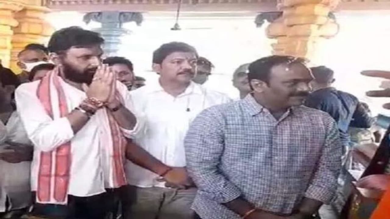 బెజవాడ రాజకీయాల్లో కలకలం : మళ్లీ ఒకే వేదికపైకి రాధా, నాని, వంశీ... రంగా గారి అబ్బాయిపైనే చూపు