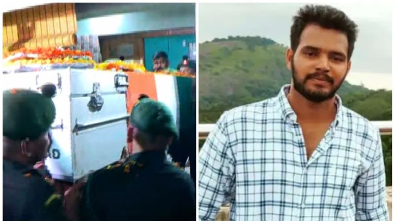 മലയാളി സൈനികൻ വൈശാഖിന്റെ മൃതദേഹം ജന്മനാട്ടിലെത്തിച്ചു, സംസ്കാരം നാളെ മലയാളി സൈനികൻ വൈശാഖിന്റെ മൃതദേഹം ജന്മനാട്ടിലെത്തിച്ചു, സംസ്കാരം നാളെ