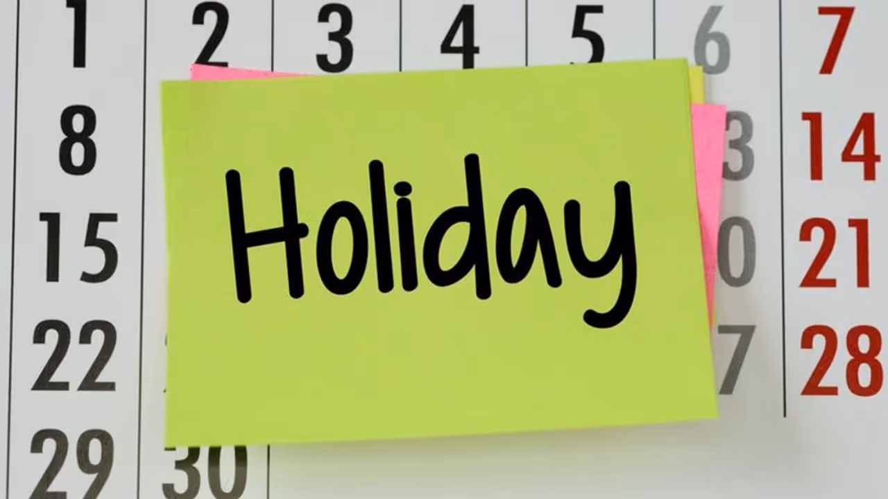 Holiday List 2023; 2023ம் ஆண்டுக்கான அரசு, வங்கி விடுமுறை லிஸ்ட்; ஜனவரியில் மட்டும் 6 நாள் லீவு Holiday List 2023; 2023ம் ஆண்டுக்கான அரசு, வங்கி விடுமுறை லிஸ்ட்; ஜனவரியில் மட்டும் 6 நாள் லீவு
