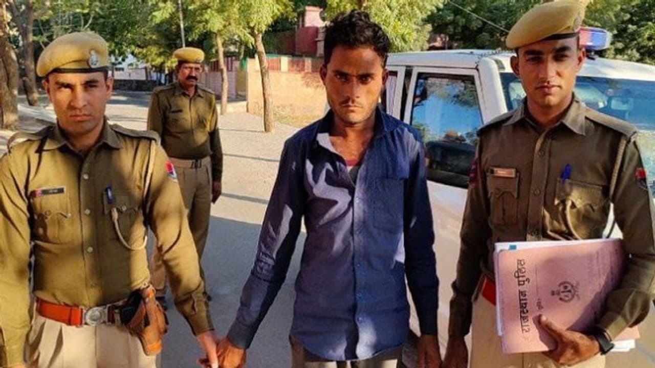 मोबाइल में पत्नी के साथ रेप होने का वीडियो देख परेशान था शख्स, डिप्रेशन में आकर उठा लिया खौफनाक कदम 