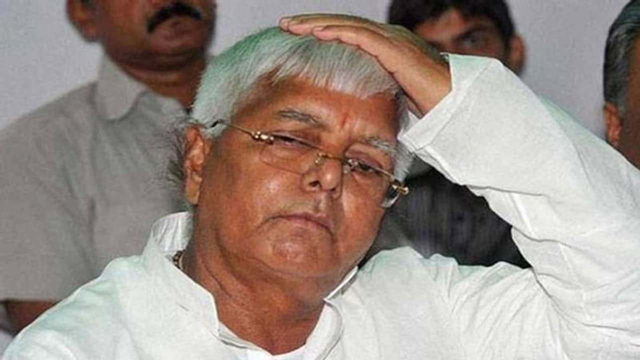 ప్రధాని ఎవరైనా భార్య లేకుండా అక్కడ వుండొద్దు : లాలూ ప్రసాద్ యాదవ్ హాట్ కామెంట్స్ ప్రధాని ఎవరైనా భార్య లేకుండా అక్కడ వుండొద్దు : లాలూ ప్రసాద్ యాదవ్ హాట్ కామెంట్స్