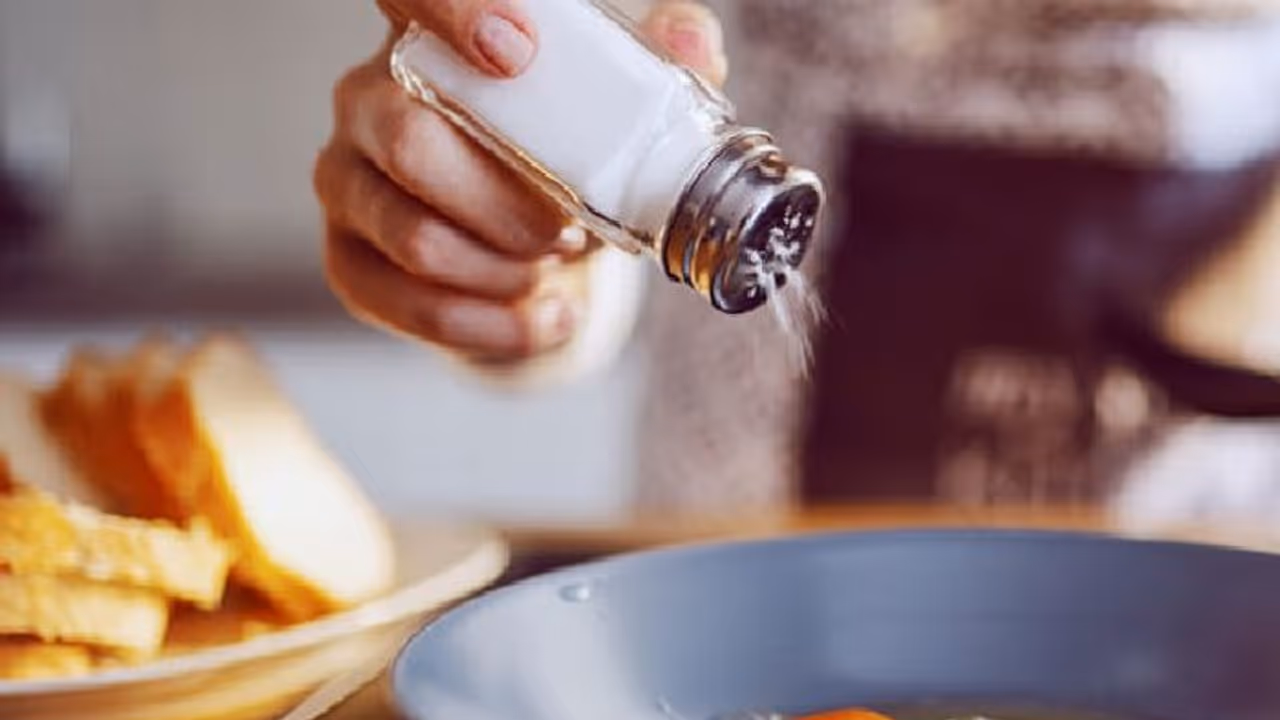 ഉപ്പിന്റെ ഉപയോഗം അധികമായാല് ഉണ്ടാകുന്ന ആരോഗ്യപ്രശ്നങ്ങൾ എന്തൊക്കെയാണ് ? ഉപ്പിന്റെ ഉപയോഗം അധികമായാല് ഉണ്ടാകുന്ന ആരോഗ്യപ്രശ്നങ്ങൾ എന്തൊക്കെയാണ് ?