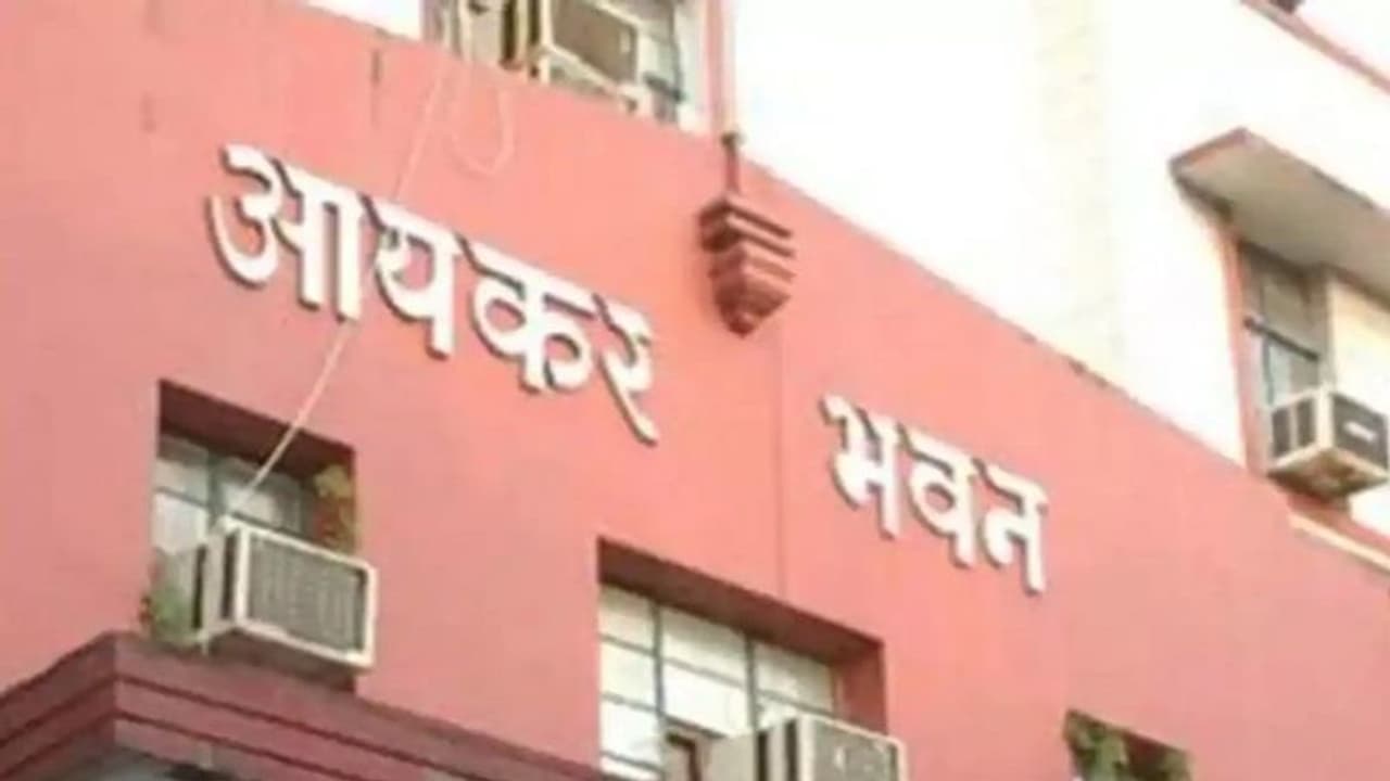 बरेली: मीट कारोबारियों के ठिकानों पर रेड में पकड़ी गई करोड़ों की टैक्स चोरी, IT विभाग के हाथ लगे बड़े सबूत बरेली: मीट कारोबारियों के ठिकानों पर रेड में पकड़ी गई करोड़ों की टैक्स चोरी, IT विभाग के हाथ लगे बड़े सबूत