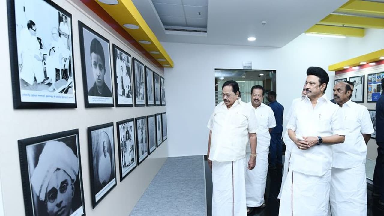 ராஜாஜியின் சிறப்பு புகைப்பட கண்காட்சியை பார்வையிட்ட முதல்வர் ஸ்டாலின்