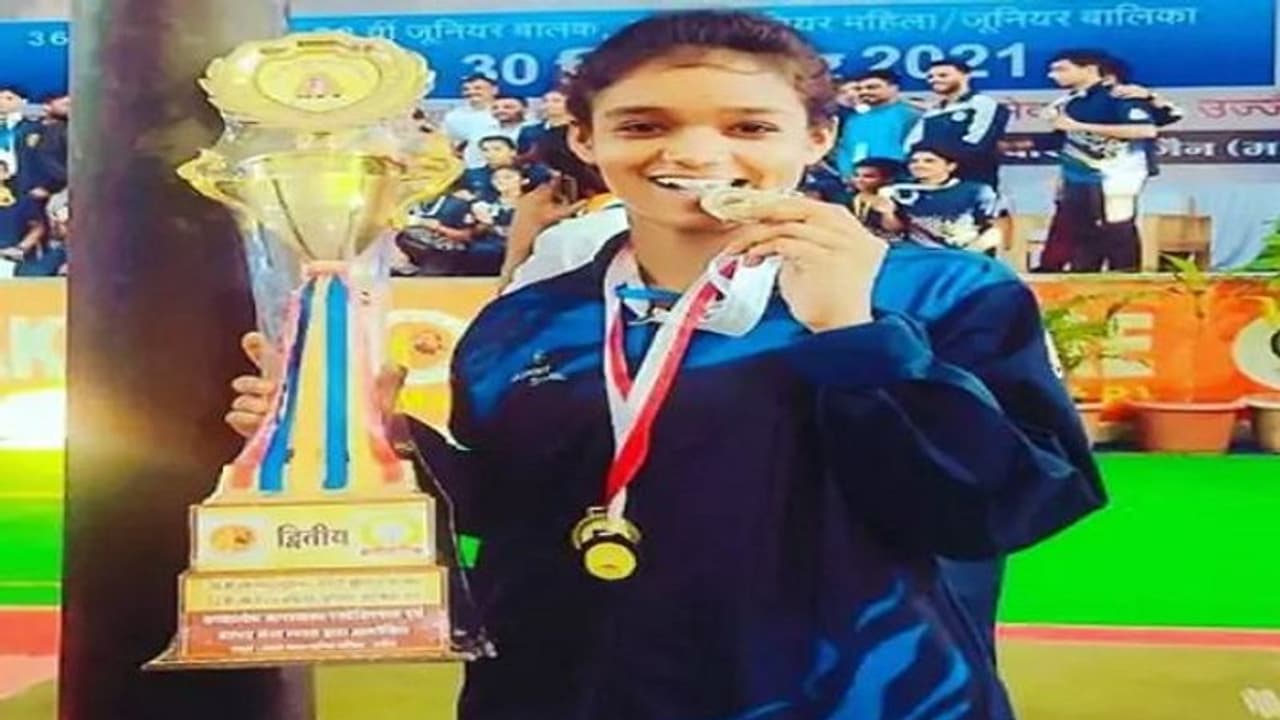 नेशनल प्लेयर सुसाइड करने के लिए मजबूर, कोचों की हरकत से CM योगी से कर रही कार्रवाई की मांग, जानें पूरा मामला नेशनल प्लेयर सुसाइड करने के लिए मजबूर, कोचों की हरकत से CM योगी से कर रही कार्रवाई की मांग, जानें पूरा मामला