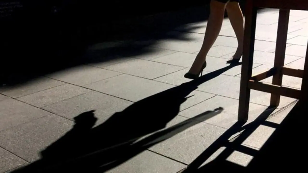 அந்த ஆன்ட்டி மேல எப்போதும் எனக்கு மோகம்! மேக்கப்ல பார்த்ததுமே பேஜாராயி இப்படி பண்ணிட்ட! இளைஞர் பகீர் தகவல்..!