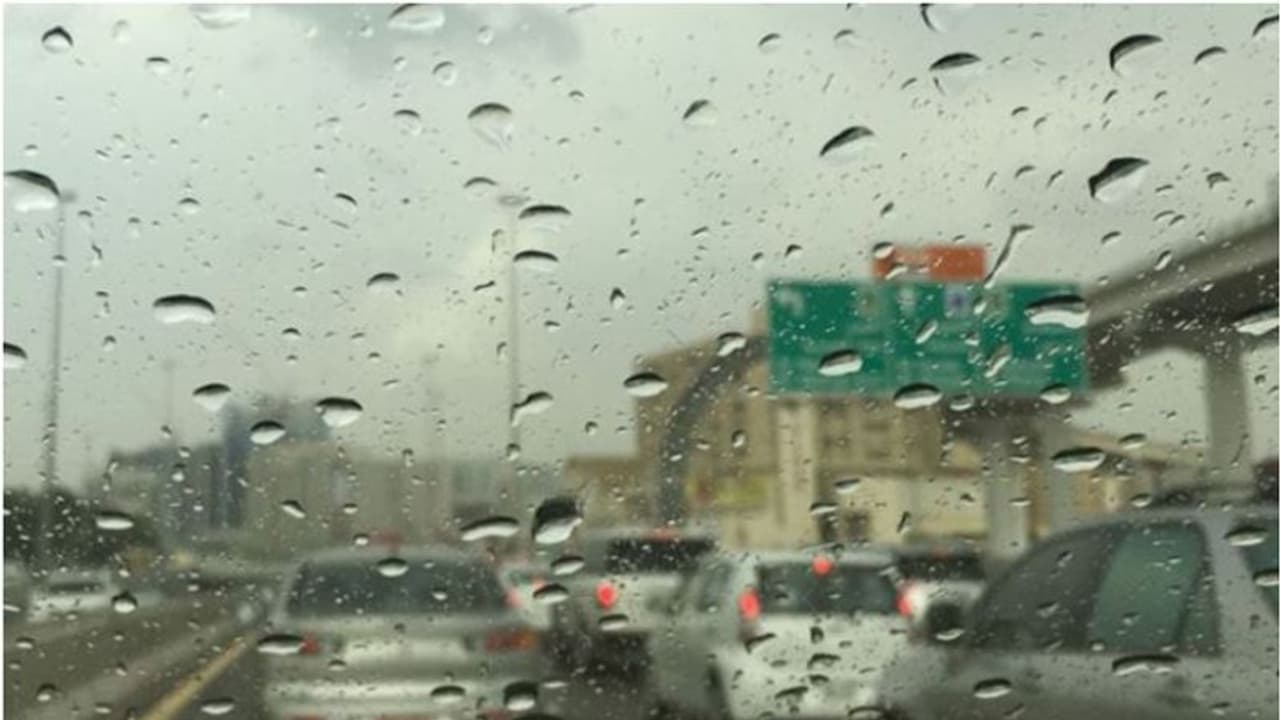 മഴയില് നനഞ്ഞ് ദുബൈ; യുഎഇയുടെ വിവിധ ഭാഗങ്ങളില് മഴ മഴയില് നനഞ്ഞ് ദുബൈ; യുഎഇയുടെ വിവിധ ഭാഗങ്ങളില് മഴ