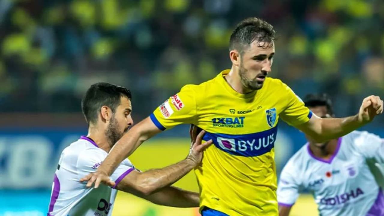 ഗ്യാലറിയില്‍ മഞ്ഞക്കടലിരമ്പം, കളം നിശബ്‌ദം; ആദ്യപകുതിയില്‍ ഗോള്‍ വഴങ്ങാതെ രക്ഷപ്പെട്ട് ബ്ലാസ്റ്റേഴ്‌സ് 