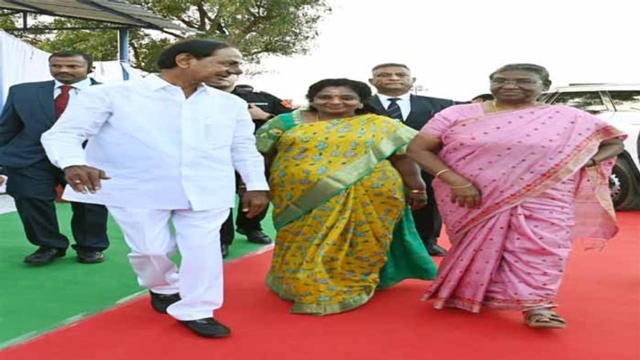 రాజ్‌భవన్ లో రాష్ట్రపతి ద్రౌపది ముర్ముకు విందు: కేసీఆర్ దూరం