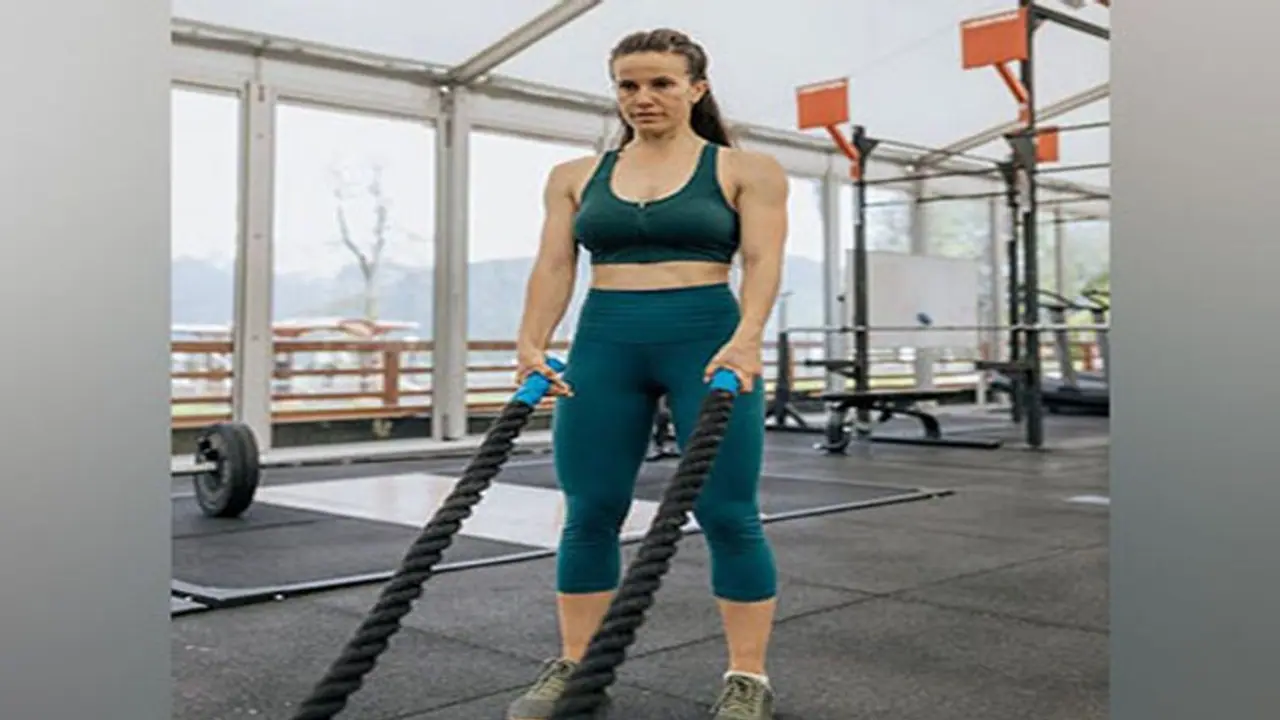 रिसर्च का दावा मेनोपॉज के बाद भी महिलाएं फैट कम कर बन सकती हैं 'यंग लेडीज' रिसर्च का दावा मेनोपॉज के बाद भी महिलाएं फैट कम कर बन सकती हैं 'यंग लेडीज'