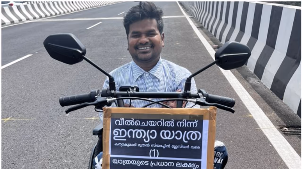 പൊതുവിടങ്ങളിൽ ഭിന്നശേഷിക്കാർക്ക് പ്രവേശനക്ഷമത നടപ്പാക്കുന്നതിനായി വീല്ച്ചെയറില് ഹസ്സന് ഇമാമിന്റെ ഭാരതയാത്ര പൊതുവിടങ്ങളിൽ ഭിന്നശേഷിക്കാർക്ക് പ്രവേശനക്ഷമത നടപ്പാക്കുന്നതിനായി വീല്ച്ചെയറില് ഹസ്സന് ഇമാമിന്റെ ഭാരതയാത്ര