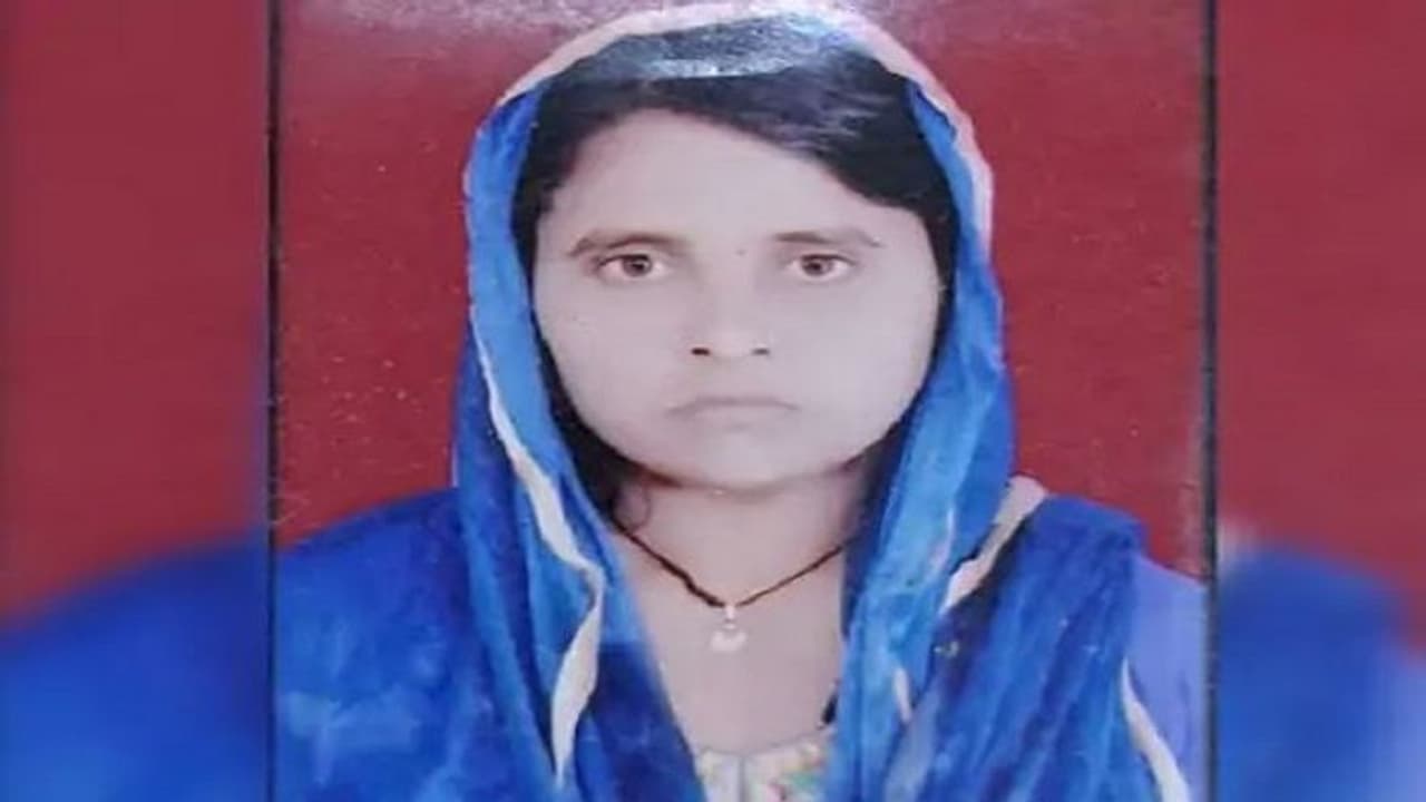 ब्वॉयफ्रेंड ने होटल में की शादीशुदा गर्लफ्रेंड की हत्या, मरने से पहले युवती ने यूपी 112 पर की थी कॉल ब्वॉयफ्रेंड ने होटल में की शादीशुदा गर्लफ्रेंड की हत्या, मरने से पहले युवती ने यूपी 112 पर की थी कॉल