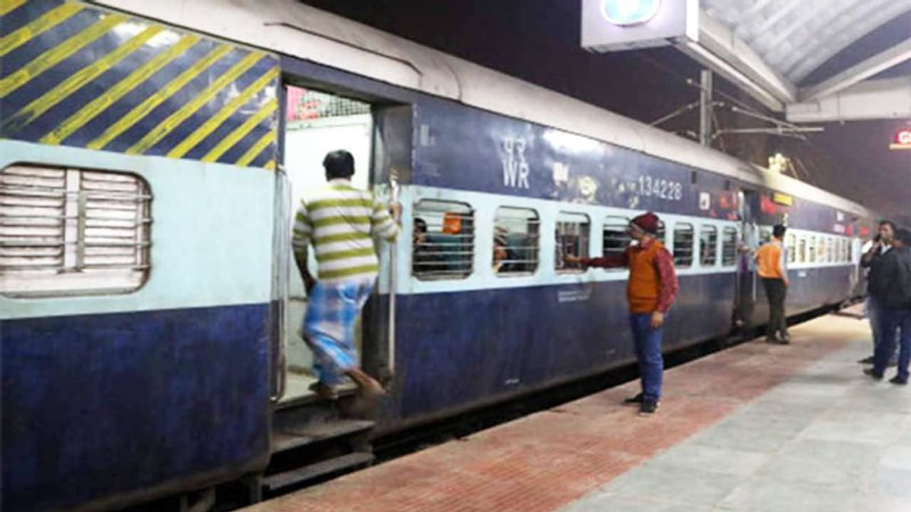 Cancel Trains Today: 28 दिसंबर को रद्द हुईं 273 ट्रेन, सफर से पहले यहां देखें पूरी लिस्ट Cancel Trains Today: 28 दिसंबर को रद्द हुईं 273 ट्रेन, सफर से पहले यहां देखें पूरी लिस्ट