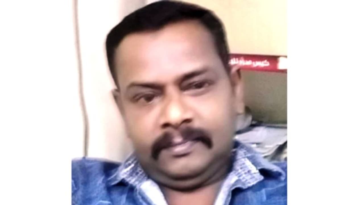 പ്രവാസി മലയാളി ജോലിക്കിടെ കുഴഞ്ഞുവീണ് മരിച്ചു പ്രവാസി മലയാളി ജോലിക്കിടെ കുഴഞ്ഞുവീണ് മരിച്ചു