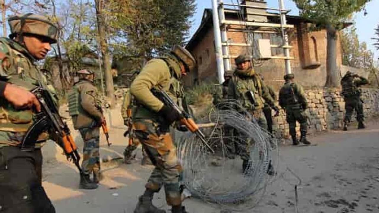 కశ్మీర్ లోయలో తగ్గుముఖం పట్టిన ఉగ్రవాదం…! 172 మంది ఉగ్రవాదుల హతం.. కశ్మీర్ లోయలో తగ్గుముఖం పట్టిన ఉగ్రవాదం…! 172 మంది ఉగ్రవాదుల హతం..