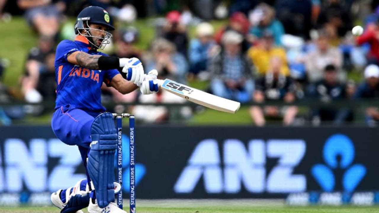 ഏകദിന ലോകകപ്പ് പദ്ധതികളില് പേരില്ല, ശിഖര് ധവാന് യുഗം അവസാനിച്ചു? ഏകദിന ലോകകപ്പ് പദ്ധതികളില് പേരില്ല, ശിഖര് ധവാന് യുഗം അവസാനിച്ചു?