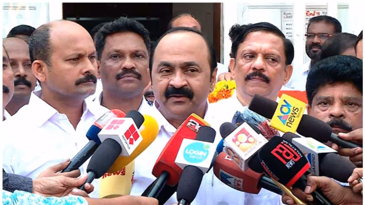 സോളാര് കേസ്; മുതിർന്ന നേതാക്കൾക്കുണ്ടായ അപമാനത്തിന് ആര് കണക്ക് പറയും?, മുഖ്യമന്ത്രി മാപ്പ് പറയണമെന്ന് സതീശന് സോളാര് കേസ്; മുതിർന്ന നേതാക്കൾക്കുണ്ടായ അപമാനത്തിന് ആര് കണക്ക് പറയും?, മുഖ്യമന്ത്രി മാപ്പ് പറയണമെന്ന് സതീശന്