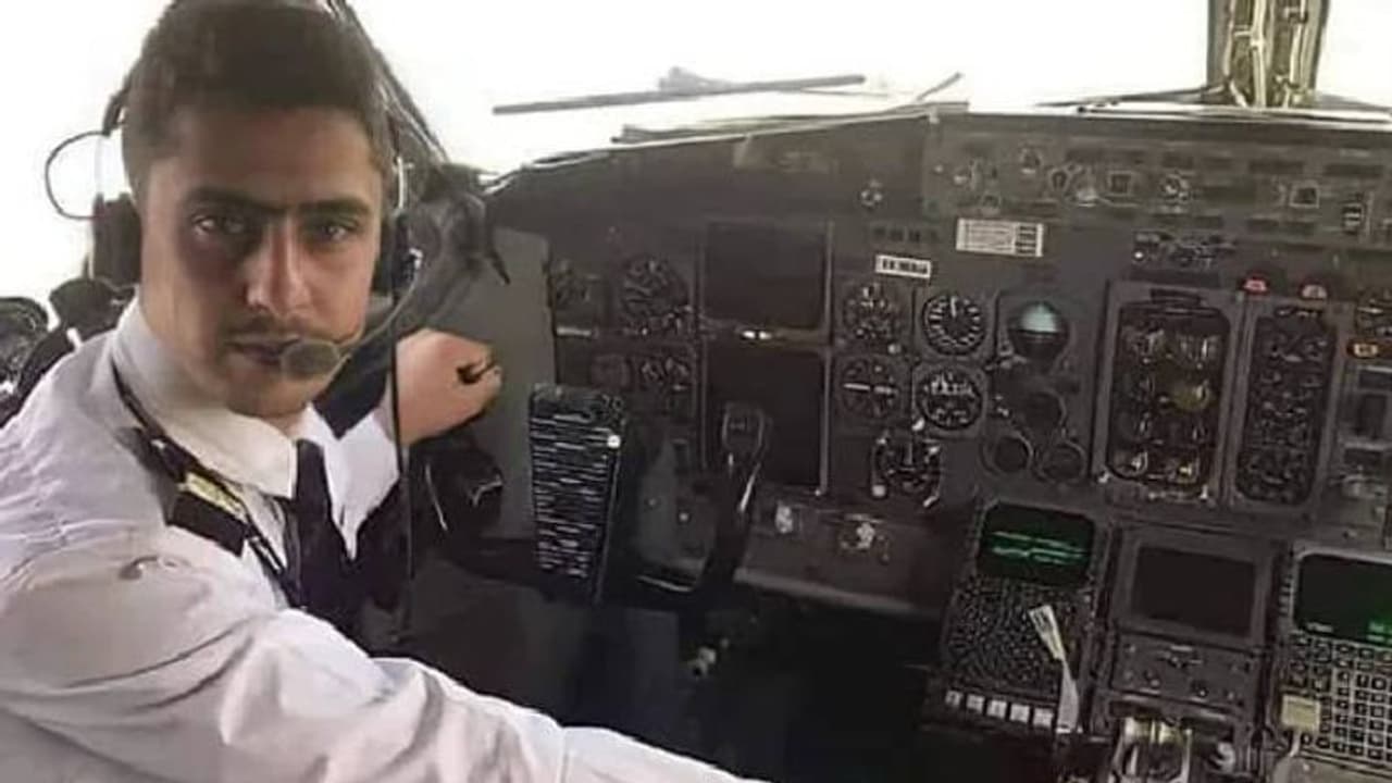 മകൻ പറത്തുന്ന വിമാനത്തിൽ മക്കയിലേക്ക് പറന്ന് അമ്മ, കുഞ്ഞുനാളിലെ സ്വപ്നം പൂർത്തീകരിച്ചുവെന്ന് പൈലറ്റ് മകൻ പറത്തുന്ന വിമാനത്തിൽ മക്കയിലേക്ക് പറന്ന് അമ്മ, കുഞ്ഞുനാളിലെ സ്വപ്നം പൂർത്തീകരിച്ചുവെന്ന് പൈലറ്റ്