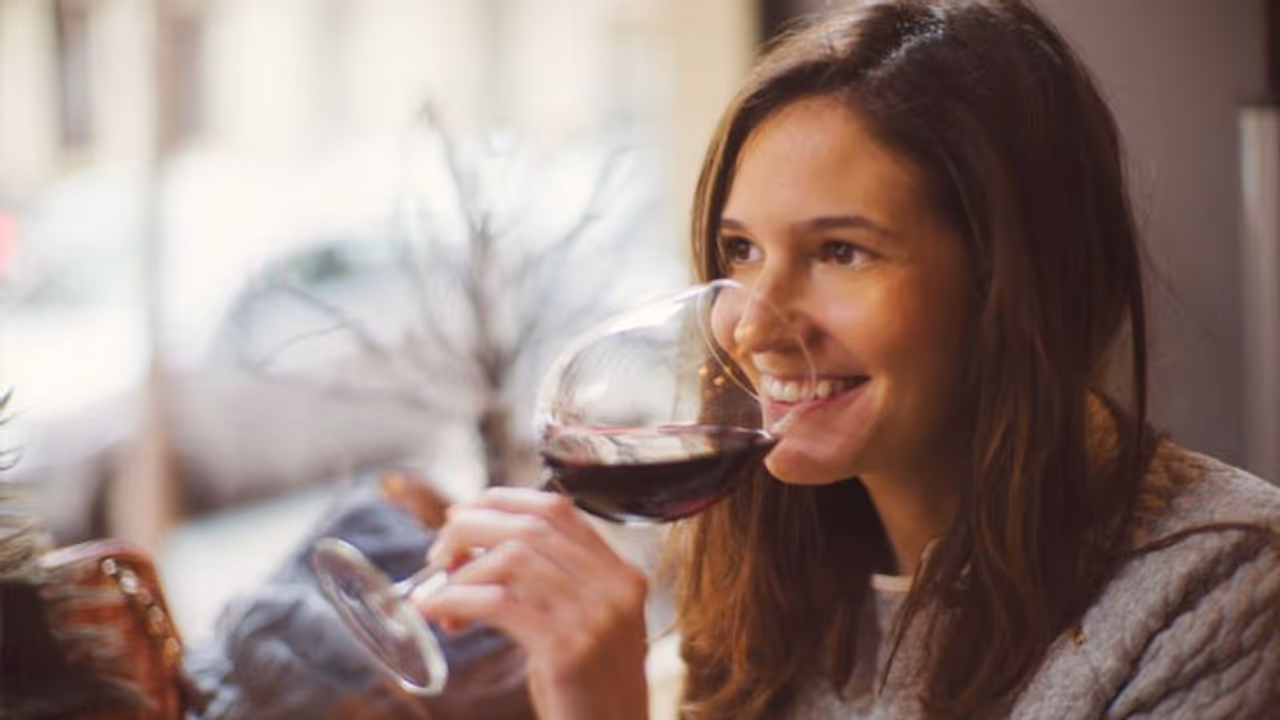 பெண்கள் ரெட் ஒயின் குடிப்பது நல்லதா? அதன் நன்மைகள் என்ன? பெண்கள் ரெட் ஒயின் குடிப்பது நல்லதா? அதன் நன்மைகள் என்ன?