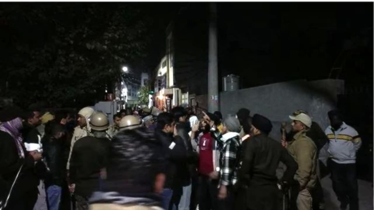 जयपुर में हुआ भारी बवालः पत्थरबाजी और तोड़फोड़ के बीच कई कार घरों में पहुंचा नुकसान, शॉकिंग है झगड़े की वजह