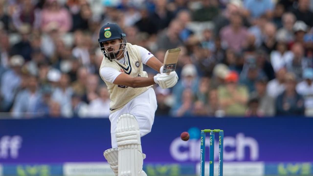 అయ్యో అయ్యర్.. రాబోయే రెండు టెస్టులకూ అనుమానమే..? అసలు బీజీటీ ఆడతాడా..? అయ్యో అయ్యర్.. రాబోయే రెండు టెస్టులకూ అనుమానమే..? అసలు బీజీటీ ఆడతాడా..?