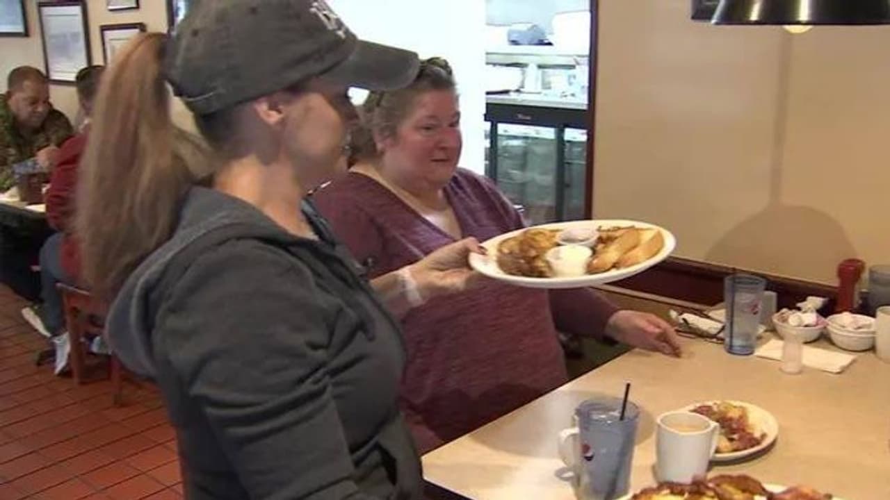 ഫ്ലോറിഡയിൽ റസ്റ്റോറൻറ് ജീവനക്കാരിക്ക് ടിപ്പായി കിട്ടിയത് ഏകദേശം ഒരുലക്ഷം രൂപ! ഫ്ലോറിഡയിൽ റസ്റ്റോറൻറ് ജീവനക്കാരിക്ക് ടിപ്പായി കിട്ടിയത് ഏകദേശം ഒരുലക്ഷം രൂപ!