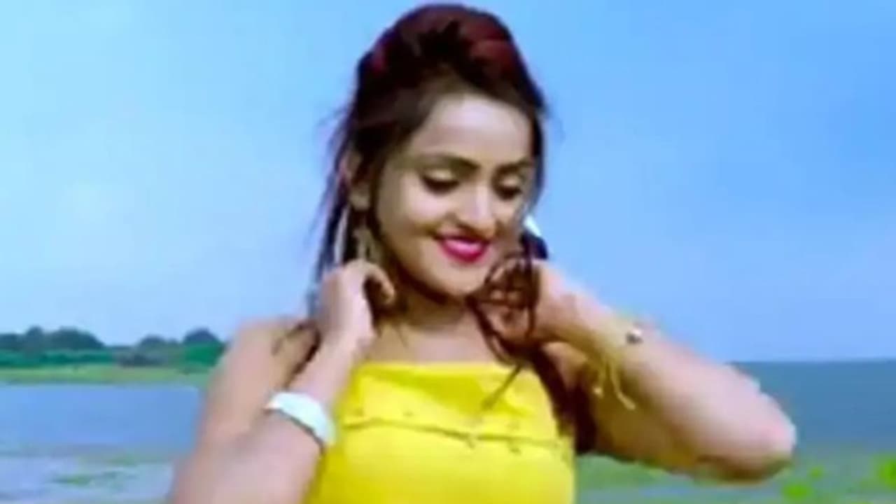 ढाई साल की बेटी के सामने एक्ट्रेस की गोली मारकर हत्या, पश्चिम बंगाल के हावड़ा जिले की घटना ढाई साल की बेटी के सामने एक्ट्रेस की गोली मारकर हत्या, पश्चिम बंगाल के हावड़ा जिले की घटना